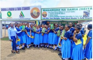 WANAFUNZI WA SEKONDARI YA NYANKUMBU WATEMBELEA BANDA LA STAMICO MAONESHO YA MADINI GEITA