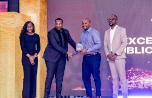 MKURUGENZI MTENDAJI WA TAN TRADE ATOA TUZO YA USHINDANI WA UBORA