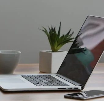 UNAWEZA KUPATA KAZI KWA URAHISI KUPITIA MTU HUYU!