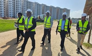 MKUU WA WILAYA KINONDONI AVUTIWA NA MRADI WA SAMIA HOUSING. KAWE