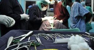 JINSI MUME ALIVYOMUOKOA MKEWE KUFANYIWA UPASUAJI KIPINDI AKIJIFUNGUA