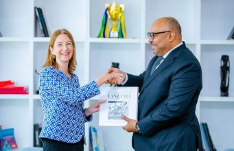 BALOZI KOMBO AKUTANA NA BALOZI WA USWISI NCHINI TANZANIA