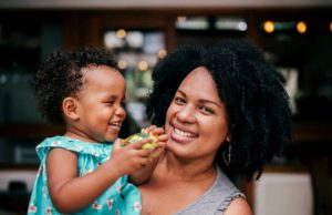 NAWAZA HUYU MTOTO NIMPE BABA MWINGINE!