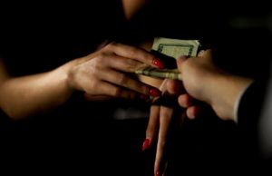 TAJIRI ALETA MAMBO YA AJABU KWA MKE WANGU ILA….!