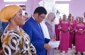 MAJALIWA AMWAKILISHA RAIS DKT. SAMIA IBADA YA KUMWEKA WAKFU REV. CANON MLULA