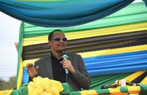 DKT.JOHN JINGU AWAHIMIZA WANANCHI KUCHANGAMKIA FURSA ZA MIKOPO ZINAZOTOLEWA NA NMB ILI KUKUZA BIASHARA.