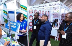 KATIBU MKUU VIWANDA ATEMBELEA BANDA LA FCC MAONESHO YA SABASABA