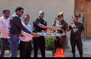 SEKRETERIETI YA CCM IKITATHMINI UCHUKUAJI WA FOMU