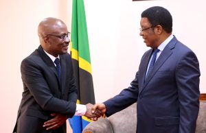 WAZIRI MKUU AKUTANA NA BALOZI WA TANZANIA NCHINI JAPAN