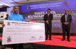 RAIS DKT. SAMIA AMPONGEZA MWANARIADHA SIMBU