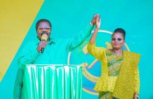 DKT.NCHIMBI NDANI YA JIMBO LA MOMBA,SONGWE AKIFANYA ‘FINISHING” MIKUTANO YA KAMPENI