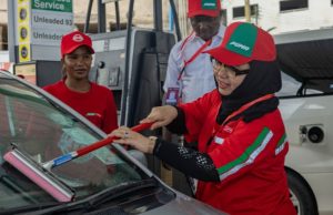 PUMA ENERGY TANZANIA WAADHIMISHA WIKI YA HUDUMA KWA WATEJA KWA KUTOA HUDUMA ZA ZIADA KWENYE VITUO MBALIMBALI NCH