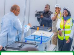 DKT. MWINYI APIGA KURA MJINI MAGHARIBI ZANZIBA