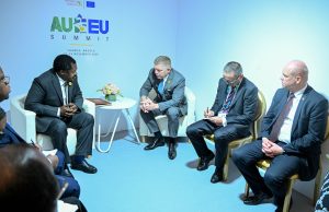 MAKAMU WA RAIS AKIFANYA MAZUNGUMZO NA WAZIRI MKUU WA SLOVAKIA