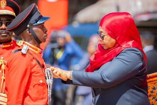 RAIS DKT. SAMIA ATUNUKU KAMISHENI KWA MAAFISA WA JESHI LA ULINZI LA WANANCHI WA TANZANIA