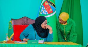 MWENYEKITI WA CCM DKT. SAMIA AKITETA JAMBO NA DKT. MIGIRO