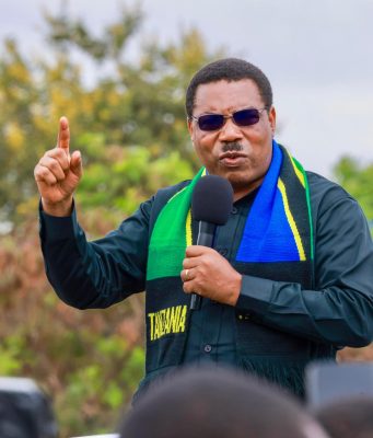 WAZIRI MKUU AFANYA ZIARA MKOANI SONGWE KUKAGUA UHARIBIFU WA MIUNDOMBINU ZILIZOHARIBIWA 0CTOBA 29,2025.