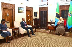 RAIS DKT. SAMIA AZUNGUMZA NA BALOZI WA KENYA NCHINI TANZANIA