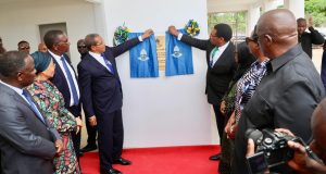 DKT. MWIGULU AWEKA JIWE LA MSINGI UJENZI WA KAMPASI YA LINDI YA UDSM