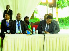 MAKAMU WA RAIS AMWAKILISHA RAIS SAMIA KWENYE MKUTANO WA DHARURA UGANDA