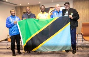 WAZIRI KOMBO, PROF. KABUDI WAITEMBELEA KAMBI YA TAIFA STARS MISRI, WAKABIDHI BENDERA YA TAIFA.