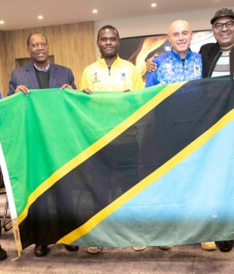 WAZIRI KOMBO, PROF. KABUDI WAITEMBELEA KAMBI YA TAIFA STARS MISRI, WAKABIDHI BENDERA YA TAIFA.