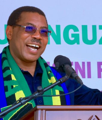 WAZIRI MKUU AMPONGEZA DKT. MWINYI KWA MAPINDUZI YA SEKTA YA ELIMU