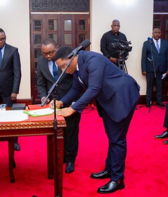 RAIS SAMIA AWAAPISHA VIONGOZI MBALIMBALI ALIOWATEUA