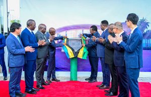 MAKAMU WA RAIS AZINDUA JENGO LA VIONGOZI MASHUHURI KATIKA UWANJA WA NDEGE WA KIMATAIFA WA JULIUS NYERERE – DAR ES SALAAM