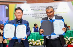 REA YASAINI MIKATABA YA TRILIONI 1.2 YA KUSAMBAZA UMEME KATIKA VITONGOJI 9,009