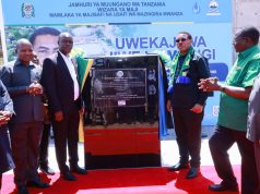 WAZIRI MKUU DKT. MWIGULU NCHEMBA AWEKA JIWE LA MSINGI MRADI WA KUSUKUMA NA KUHIFADHI MAJI MWANZA