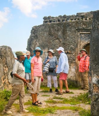 WATALII 85 KUTOKA MATAIFA SITA WATEMBELEA MAGOFU YA KILWA