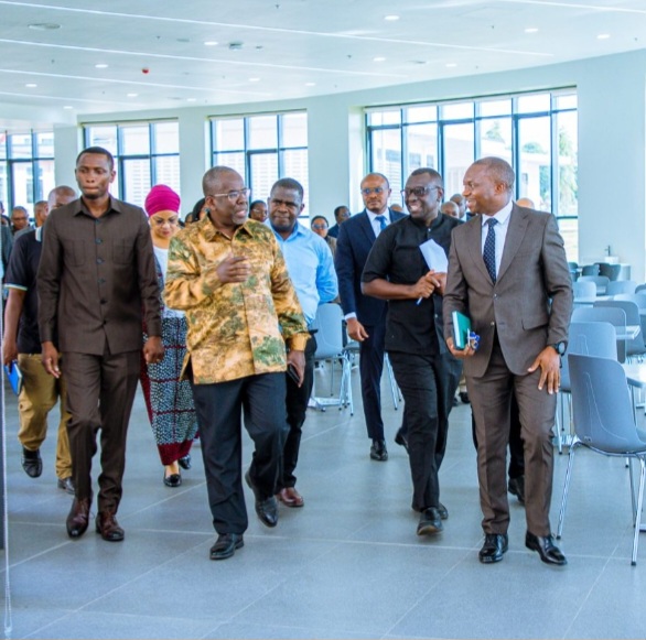 MHE. BALOZI OMAR AKAGUA JENGO JIPYA LA KISASA LA OFISI YA WIZARA YA FEDHA