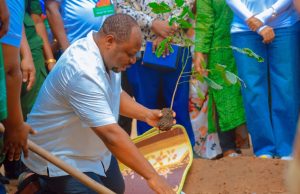 RC CHALAMILA AONGOZA ZOEZI LA UPANDAJI MITI KUSHEHEREKEA SIKU YA KUZALIWA RAIS DKT SAMIA