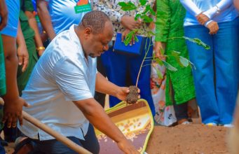 RC CHALAMILA AONGOZA ZOEZI LA UPANDAJI MITI KUSHEHEREKEA SIKU YA KUZALIWA RAIS DKT SAMIA